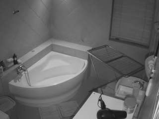 voyeurcam-julmodels-bath-1st-2